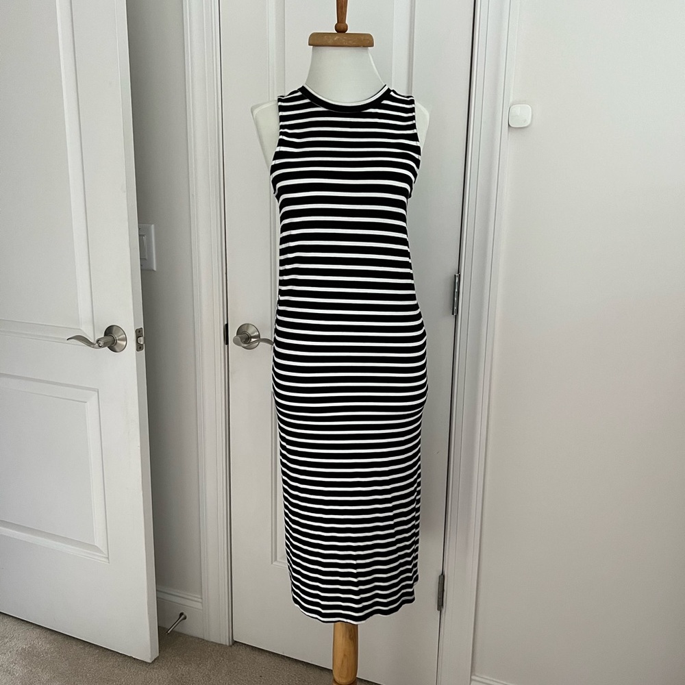 Black and white striped, bodycon sleeveless midi dress